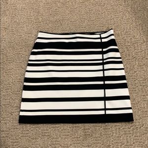 White House Black Market Size 8 Striped Skirt